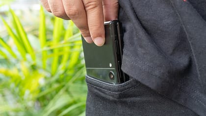 Samsung-Galaxy-Z-Flip-3-slliding-phone-into-pocket